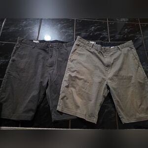 Mens volcom size 40 shorts. grey color.